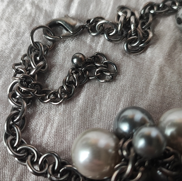 Faux White Gray Pearl Unsigned Cha Cha Necklace Pewter Tone - Picture 6 of 9